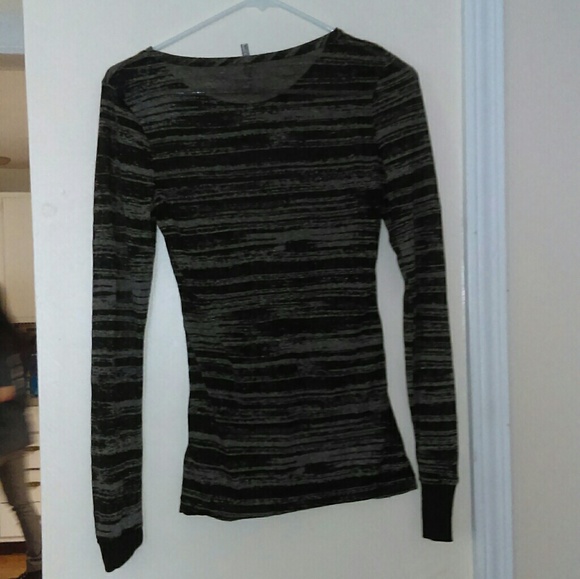 Gray and black lightweight top - Picture 2 of 2